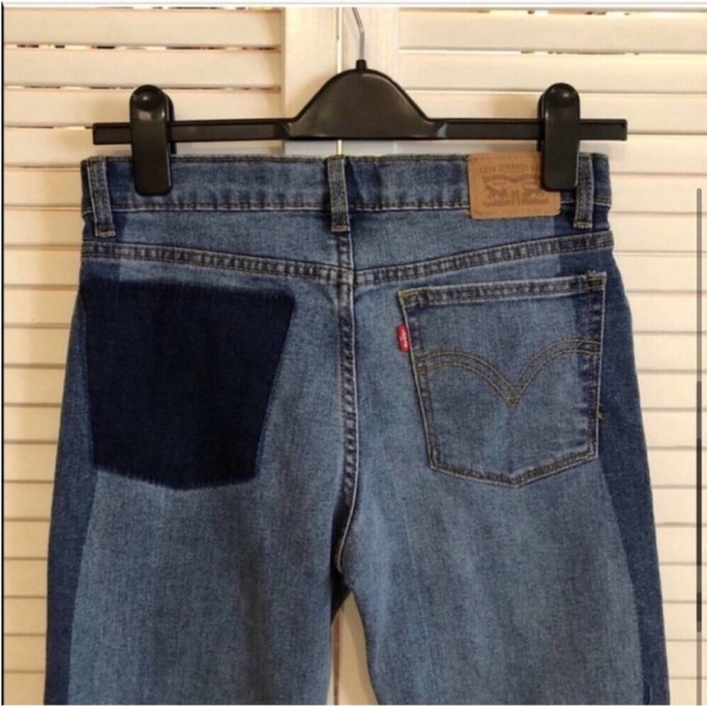 LIKE NEW Levi's Girlfriend Jeans - Gemini Medium Wash - Picture 5 of 9